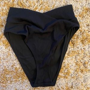 Crossed waist high waisted bikini bottoms